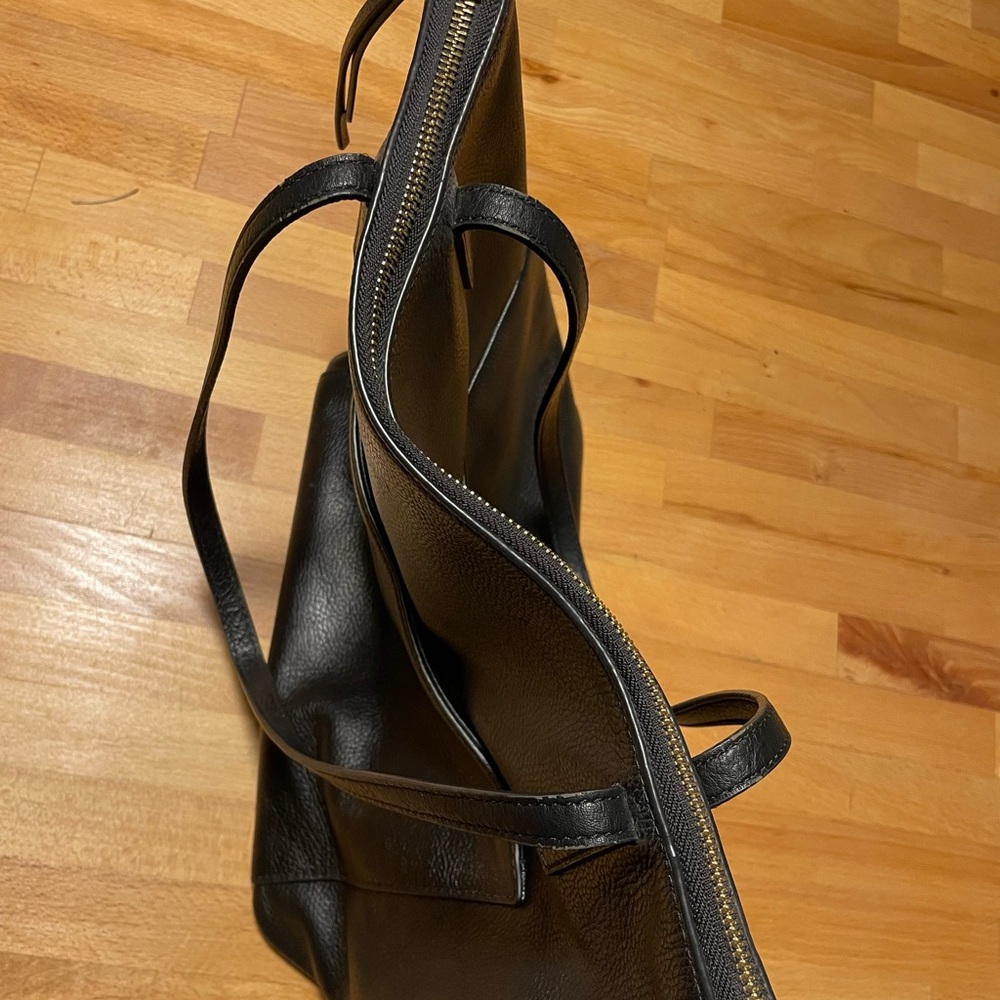 Fossil Black Shoulder Bag with Timeless Design - Picture 13 of 13